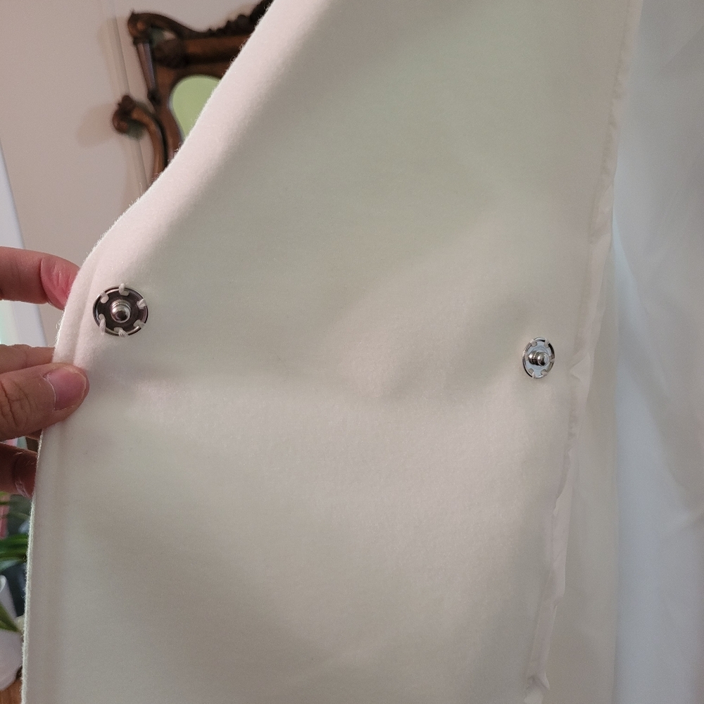 Gorgeous Winter White Coat - Picture 4 of 6